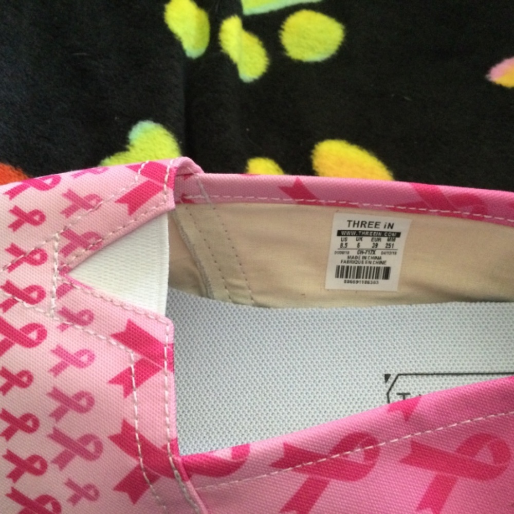 Pink Ribbon Slipons 8-1/2 - Picture 2 of 2